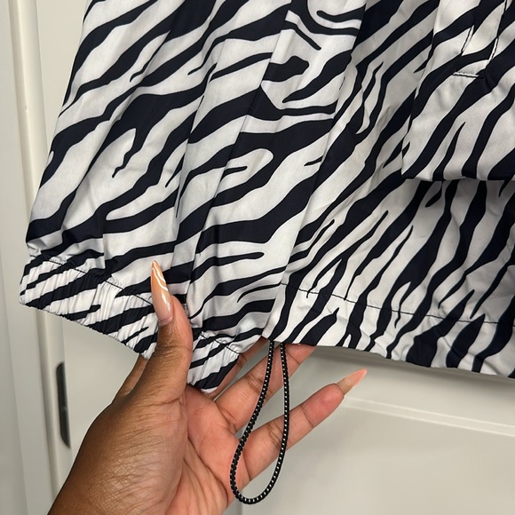 ZARA Zebra Windbreaker - Picture 4 of 6